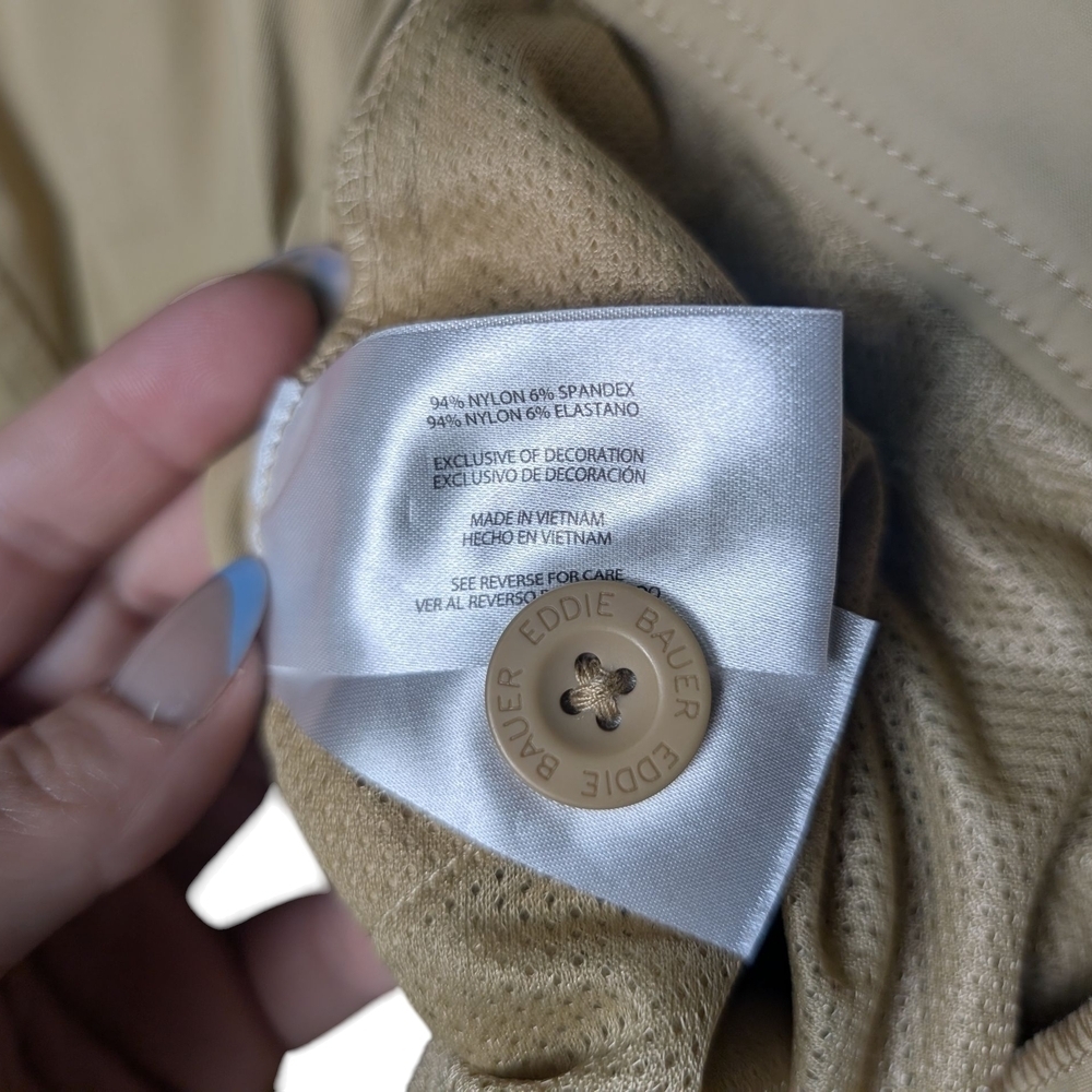 Eddie Bauer Khaki Beige Cargo Shorts Women's 6 Like New Condition Pockets Zipper - Picture 7 of 9